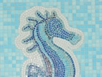 Mosaikbildi im Pool